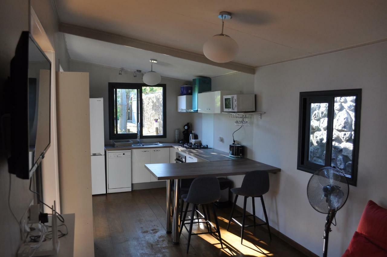 Appartement Ti Joli Caz en Bois à Saint-Gilles-les Hauts Extérieur photo